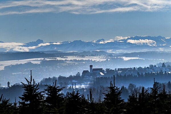 Alpenpanorama hinterm Schussental im Dunstschleier