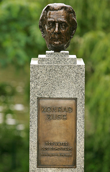 Ein Denkmal von Konrad Zuse, dem Vater des Computers steht am Mittwoch (04...
