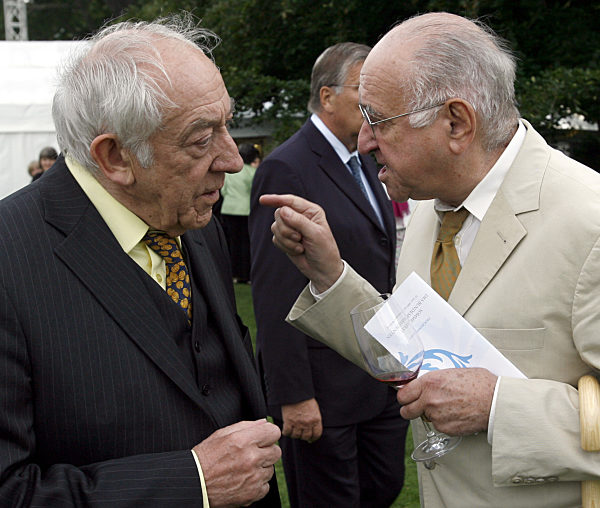 Moderator Alfred Biolek (r) und und Kabarettist Dieter Hallervorden...