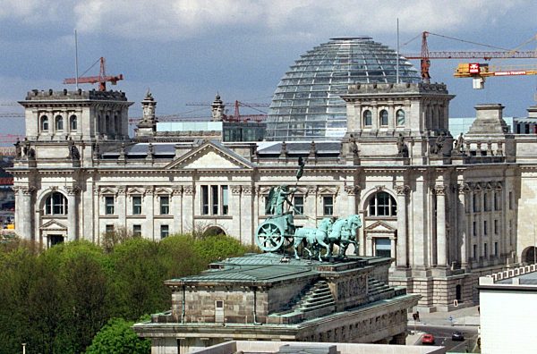 Reichstag vor der ersten Sitzung des Bundestages
