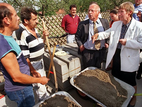 Blüm und Hildebrandt sprechen mit ABM-Kräften
