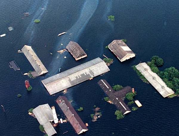 Hochwasser - Öltank geborsten und ausgelaufen