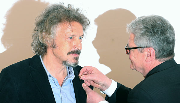 Gauck verleiht Verdienstorden an Wolfgang Niedecken