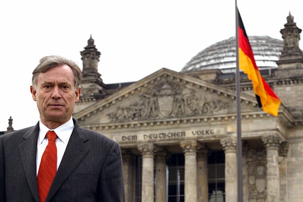 Horst Köhler vor dem Reichstag in Berlin