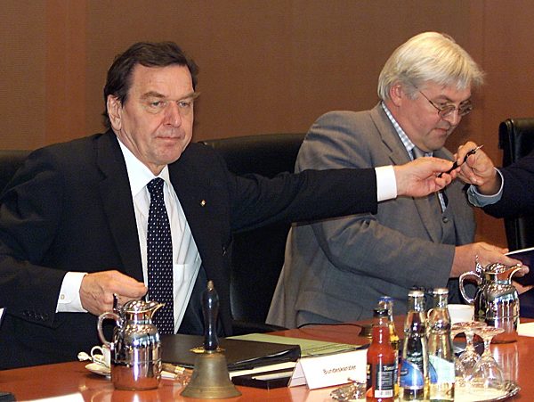 Kabinett beschließt Afghanistan-Einsatz der Bundeswehr