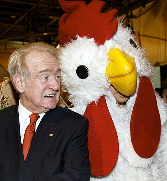 Grüne Woche in Berlin: Johannes Rau mit Gockel