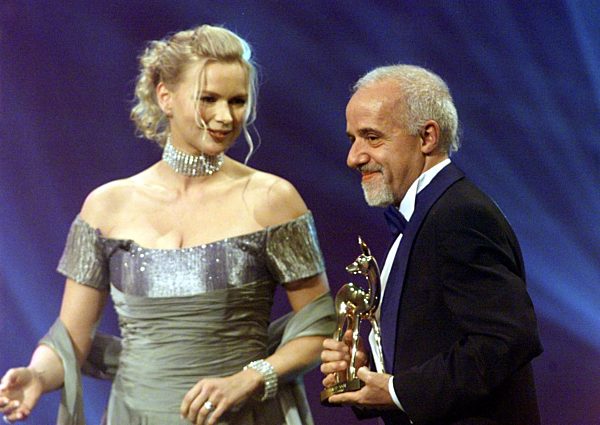 Autor Paulo Coelho mit Bambi geehrt