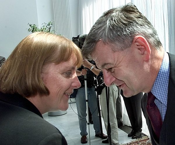 "Kopf an Kopf": Fischer und Merkel