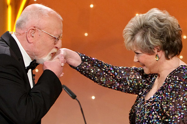 Grit Böttcher als Laudatorin für Roger Whittaker bei der ARD-Sendung "Krone...