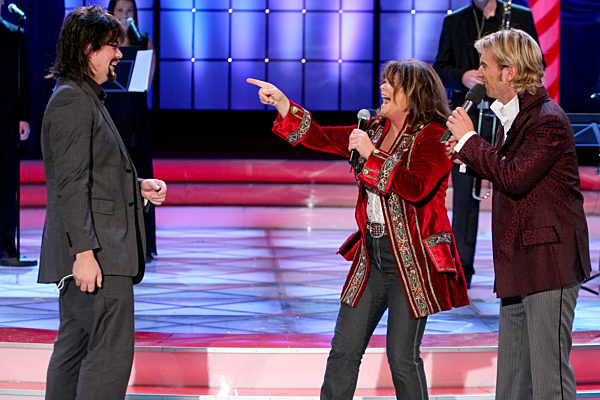 Moderator Florian Silbereisen (r.), die norwegische Sängerin Wencke Myhre...