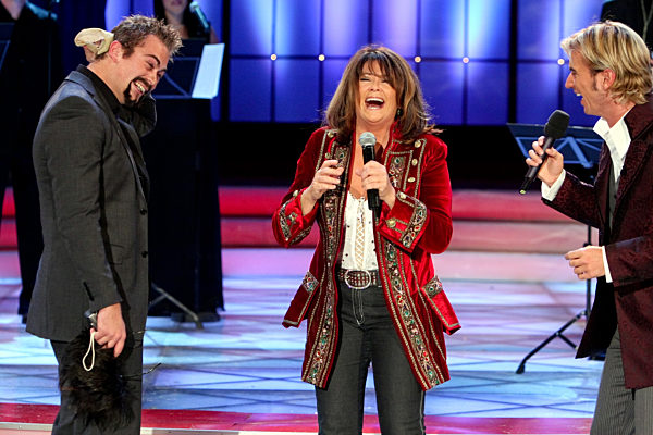 Moderator Florian Silbereisen (r.), die norwegische Sängerin Wencke Myhre...