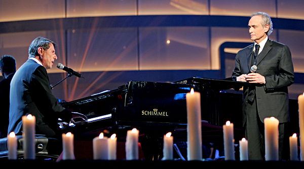 Der Startenor José Carreras (r.) und der österreichische Sänger und...