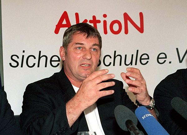 Heinz Hoenig setzt sich für sichere Schulen ein