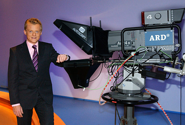 Tagesschau-Sprecher Marc Bator posiert am Donnerstag (29.09...