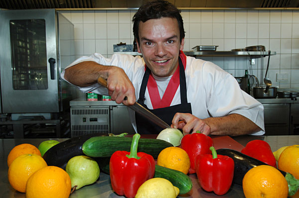 Der Hamburger Koch Steffen Henssler, bekannt durch seine Sendung "Hensslers...