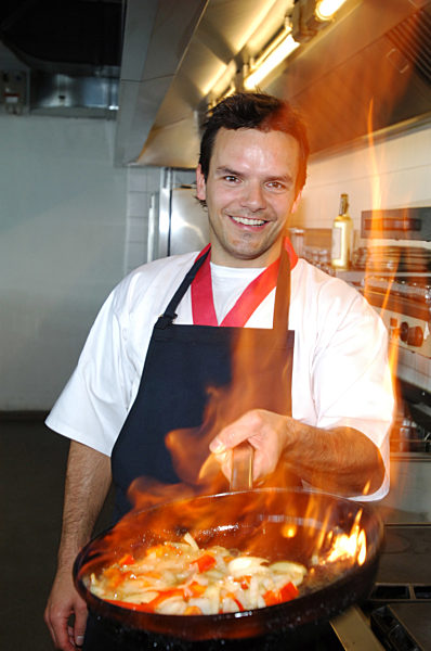 Der Hamburger Koch Steffen Henssler, bekannt durch seine Sendung "Hensslers...