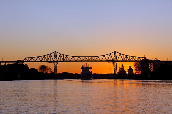 Rendsburg, Hochbrücke mit Schwebefähre