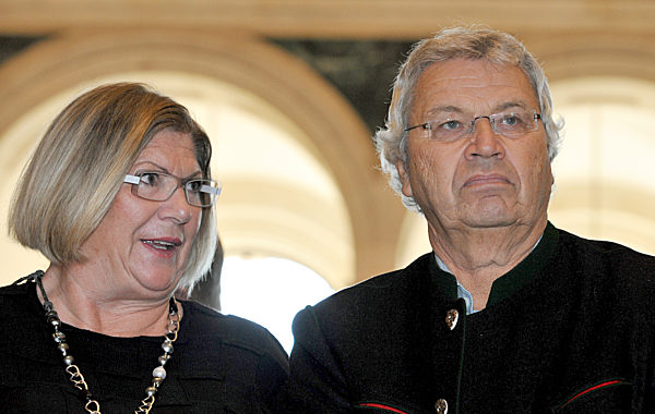 Der Kabarettist Gerhard Polt mit seiner Frau, aufgenomme am Mittwoch (25.11...