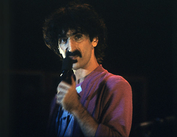 Zappa, Frank (21.12.1940 - 04.12.1993) born on 21 December 1940 in Baltimore (Maryland) and died on 4 December 1993 in Laurel Canyon (California). The exceptional musician and composer mixed serious and popular music. He was a declared opponent of drugs. Besides his solo career Frank Zappa performed with several bands, like "Mothers of Invention".