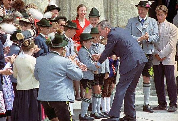 George Bush beim Wirtschaftsgipfel G7 in München
