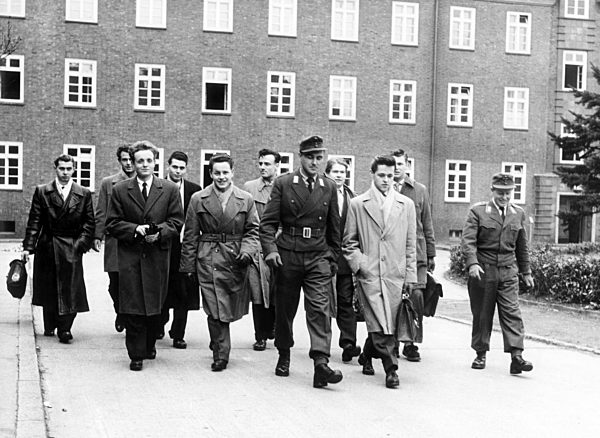 Conscripts arriving at barracks