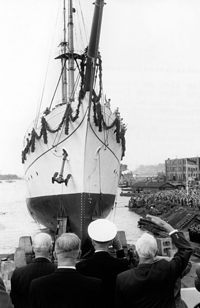 Gorch Fock - launching 1958