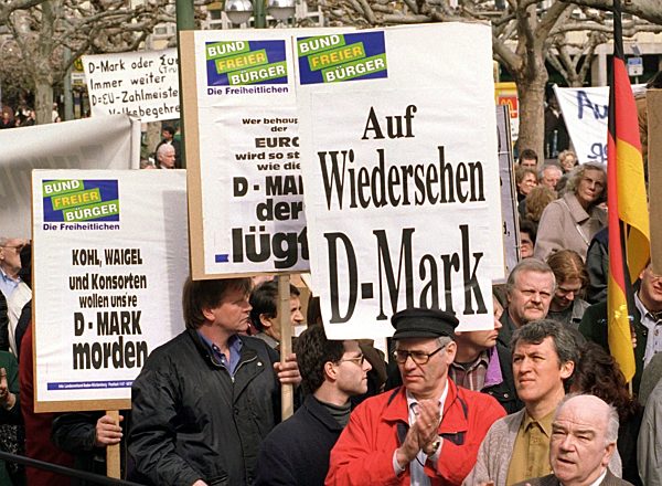 50 Jahre D-Mark: Euro-Gegner protestieren