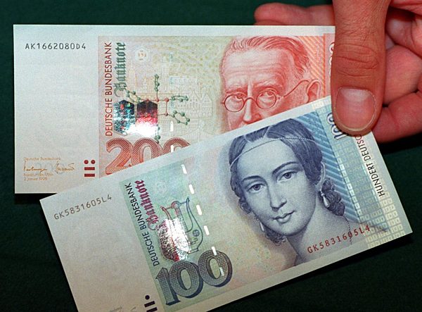Bundesbank gibt Banknoten mit neuen Merkmalen aus