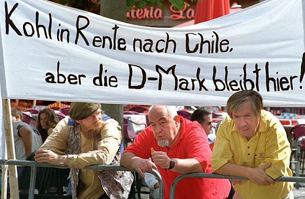 Demonstration gegen die Abschaffung der D-Mark