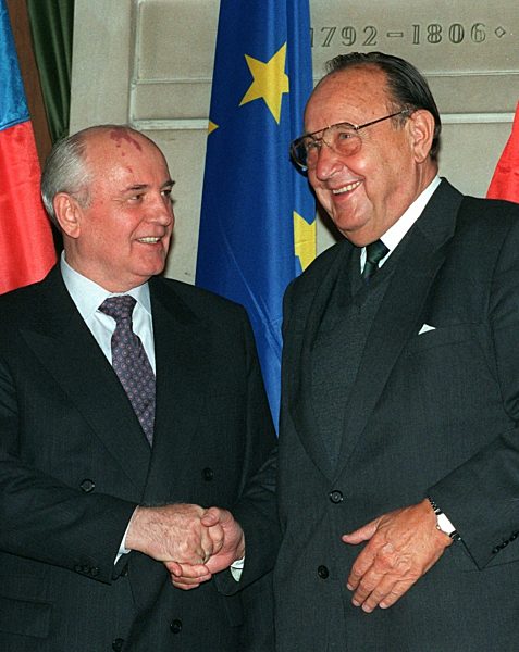 Gorbatchev warns about civil war in Russia