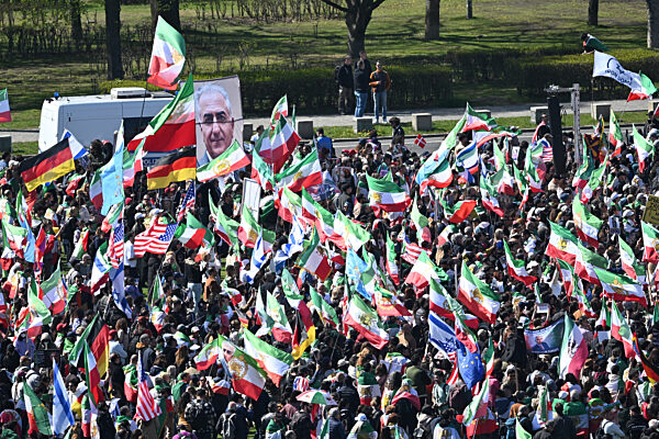 Iranischer Schah-Sohn Pahlavi besucht Berlin