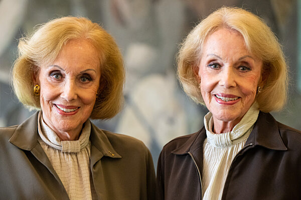 Die Kessler-Zwillinge versteigern ihre Bühnenoutfits