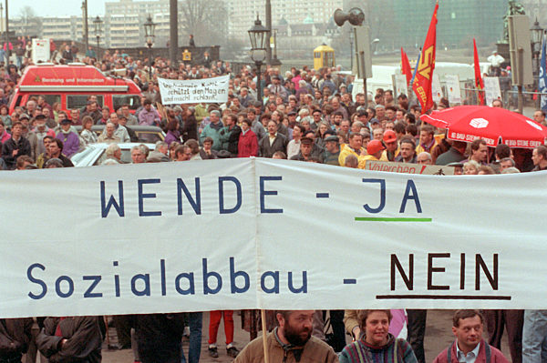 Demonstration in Dresden - "Wende Ja - Sozialabbau Nein"