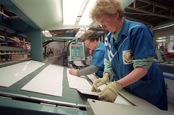 Die Meißen Keramik GmbH, wo noch zu DDR-Zeiten auf völlig veralteten Anlgen...