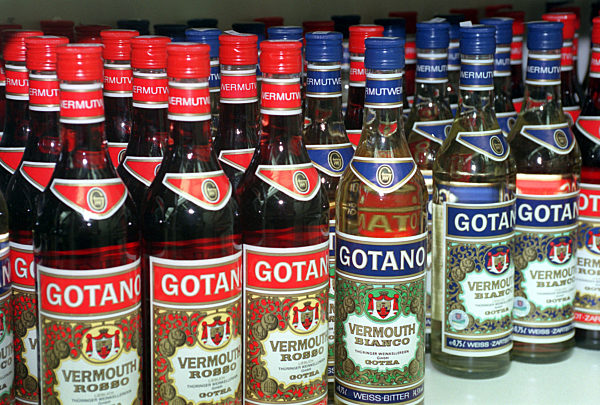 Treuhand präsentiert Ostprodukte (Archivfoto und Text 1994)