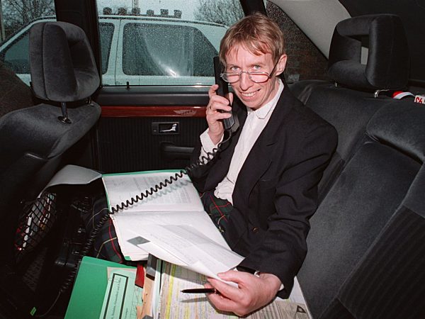 Regine Hildebrandt im Auto (Archivfoto und Text 1993)