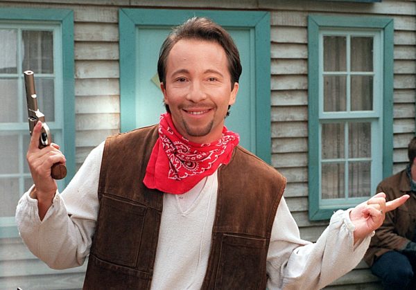 DJ Bobo als Revolvermann