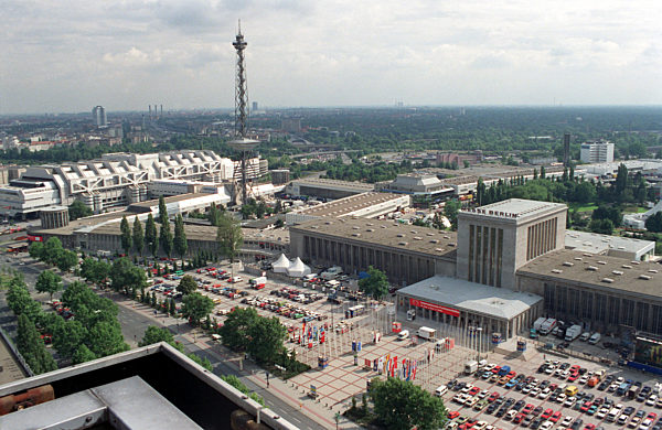 Blick vom SFB-Hochaus auf das Gelände am Funkturm, wo am 30.08...