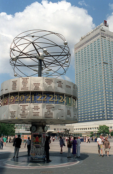 Berlin - Weltzeituhr (Archivfoto und Text 1991)
