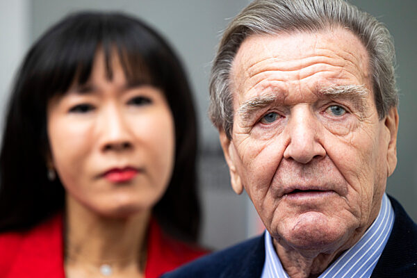 60 Jahre Mitgliedschaft: SPD Hannover ehrt Altkanzler Schröder