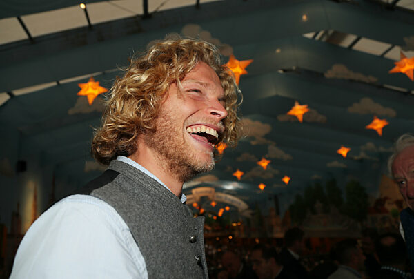 Fussball, Herren, 3.Liga, Saison 2022/2023, TSV 1860 München, Wiesnbesuch, Hacker Festzelt