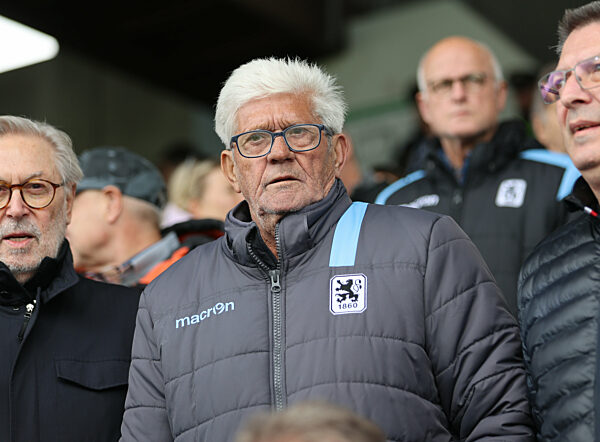 Fussball, Herren, 3.Liga, Saison 2023/2024, TSV 1860 München - SSV Jahn Regensburg, Grünwalder Stadion