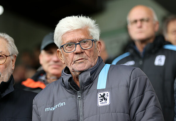 Fussball, Herren, 3.Liga, Saison 2023/2024, TSV 1860 München - SSV Jahn Regensburg, Grünwalder Stadion