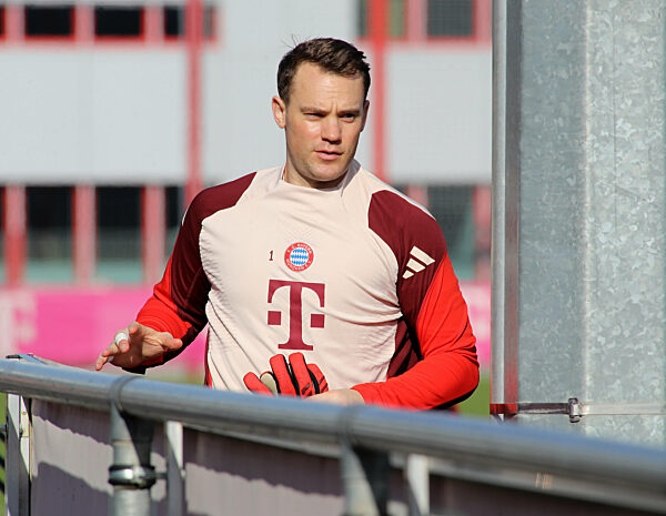 Fussball, Herren, Saison 2024/2025, FC Bayern München, Abschlusstraining, Training, Champions League