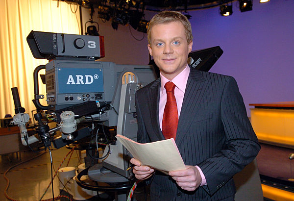 Der ARD-Nachrichtensprecher Marc Bator steht am Mittwoch (05.01...