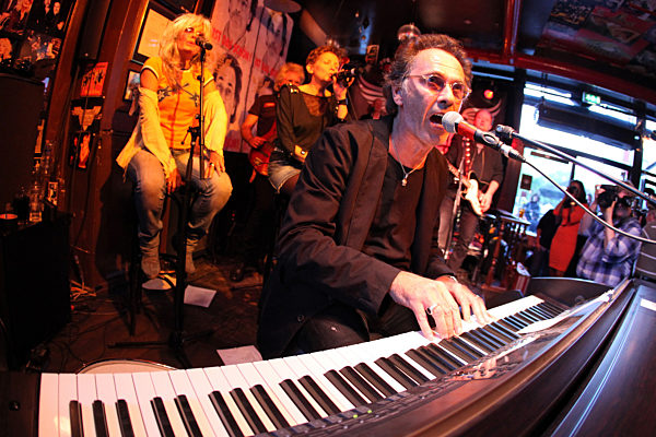 Hugo Egon Balder bringt Album heraus