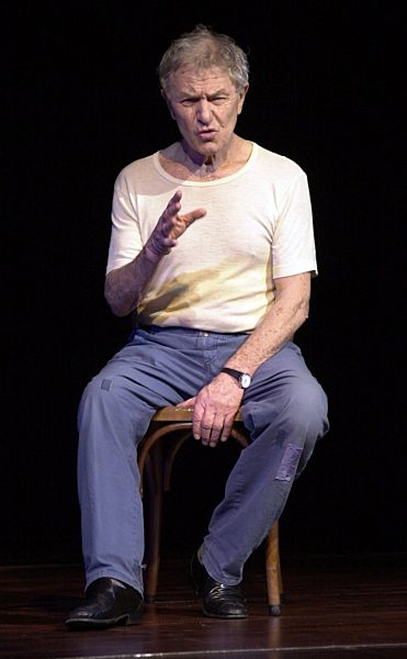 Heinz Bennent bei Proben in Frankfurt