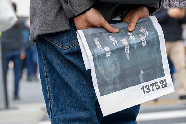 BTS Performs "ARIRANG" Comeback Concert at Gwanghwamun Square