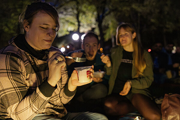 Pudding mit der Gabel Aktion gegen Einsamkeit in Bonn - 29.09.2025