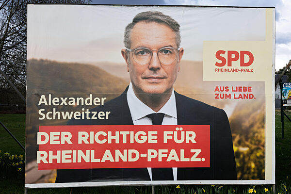 Wahlplakate zur Landtagswahl in Rheinland-Pfalz